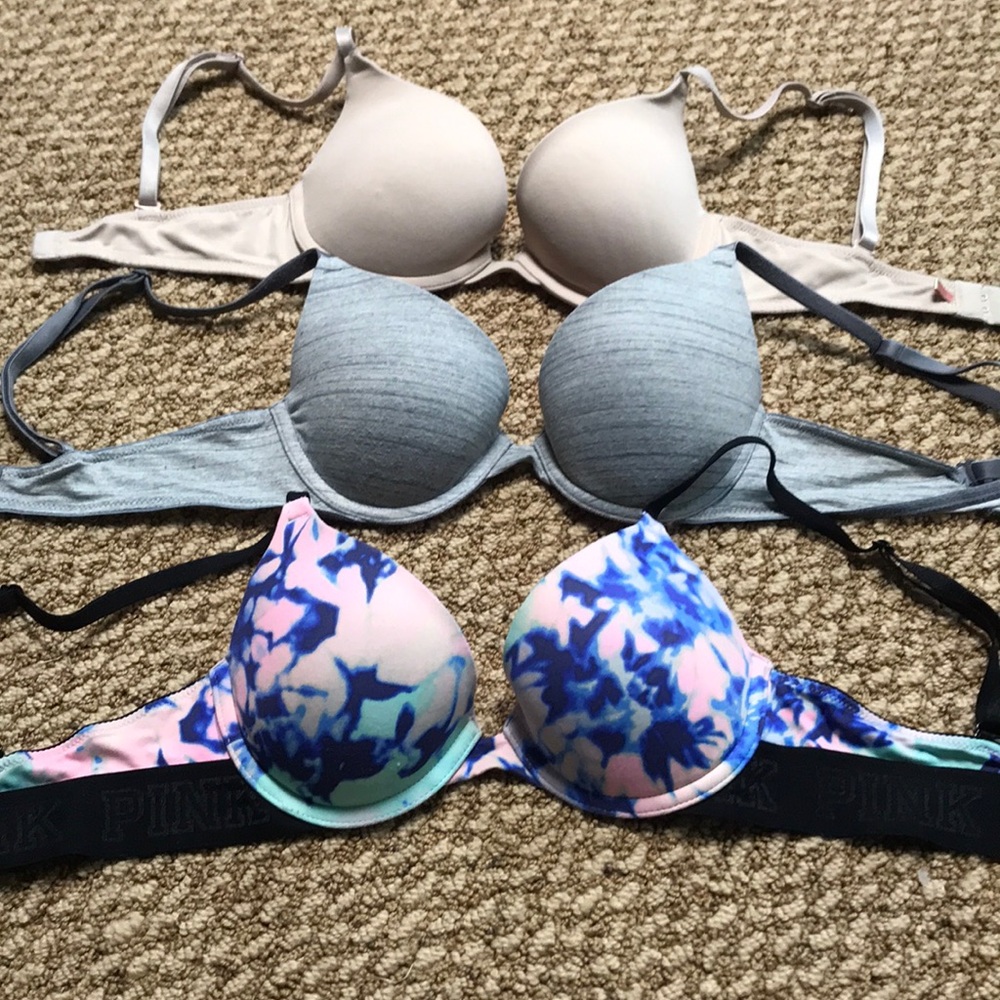 Bundle of VS PINK bras 💝